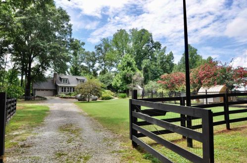 2031 Malcom Bridge Rd, Bogart, GA 30622-2342