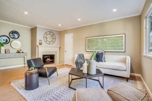 1517 Canna Ct, Mountain View, CA 94043-4501