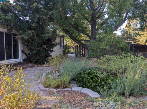 2096 Hoover Ave, Concord CA  94523-4645 exterior