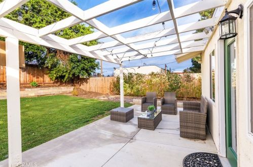 2647 Angela St, Simi Valley CA  93065-2605 exterior