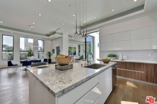 5128 Noble Ave, Van Nuys CA  91403-1376 exterior