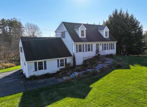 66 Lyndeborough Rd, Amherst, NH 03031-3046