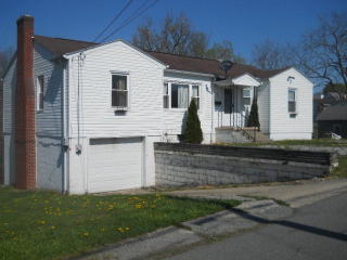 209 Maplewood Ln, Beckley WV  25801-6110 exterior