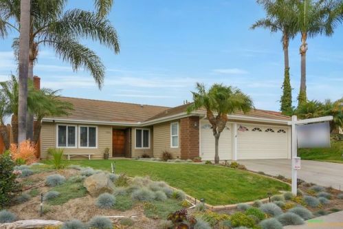 2704 Olympia Dr, Carlsbad, CA 92010-2179