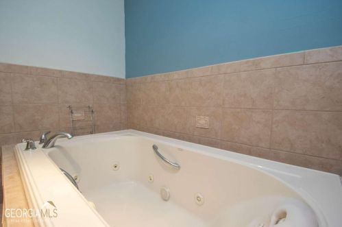 408 Mckinley Cir, Lagrange, GA 30240-9110