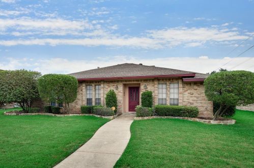 1006 Mayapple Dr, Garland TX  75043-1833 exterior