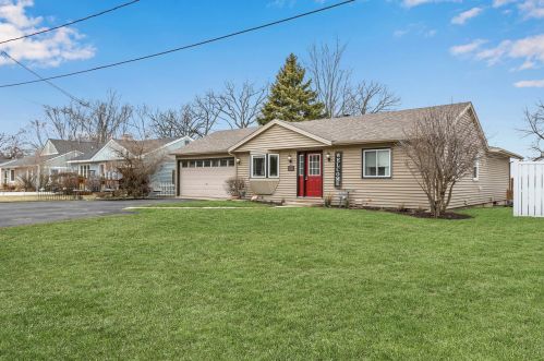 188 Oakwood Dr, Antioch, IL 60002-1660