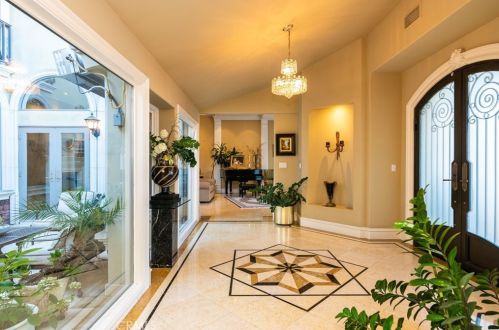 3217 Dora Verdugo Dr, Glendale CA  91208-1756 exterior