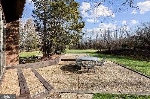 1 Hemlock Ct, Princeton NJ  08540-4708 exterior