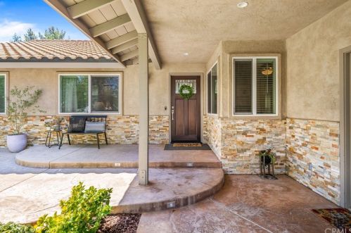 25909 Matlin Rd, Ramona, CA 92065-4817