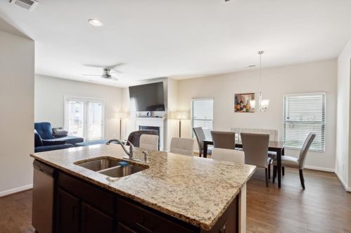 3812 Hempstead Way, Atlanta GA  30331-5268 exterior