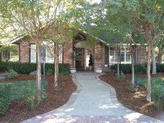 2464 Swift Ave, Clovis, CA 93611-6025