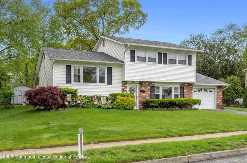 53 Citadel Dr, Jackson Twp, NJ 08527-1813