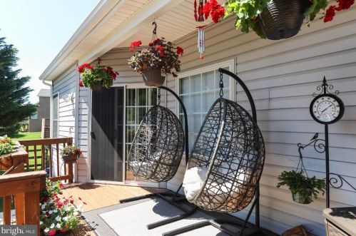 384 Turnberry Dr, Charles Town WV  25414-3930 exterior