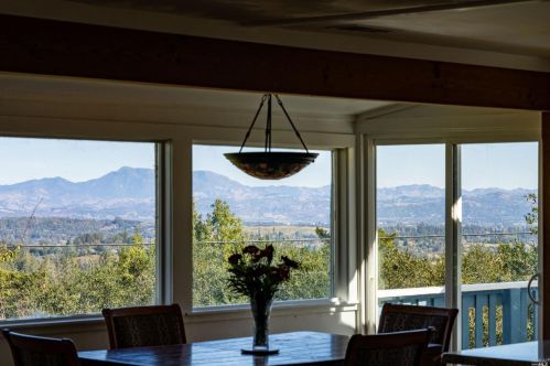 4488 Stoetz Ln, Sebastopol, CA 95472-9718