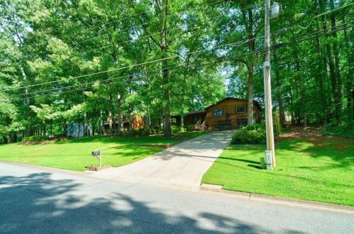 314 Chattahoochee Way, Holly Springs, GA 30188-2806