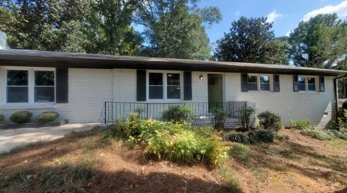 412 Derbyshire Dr, Stone Mountain, GA 30088-1211