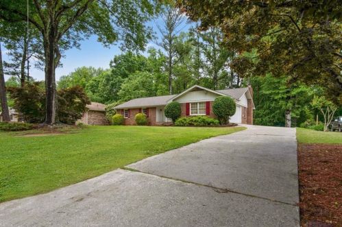 3124 Periwinkle Dr, Lithonia, GA 30078-3830