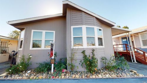 1022 Maple Dr, Windsor, CA 95492-9339