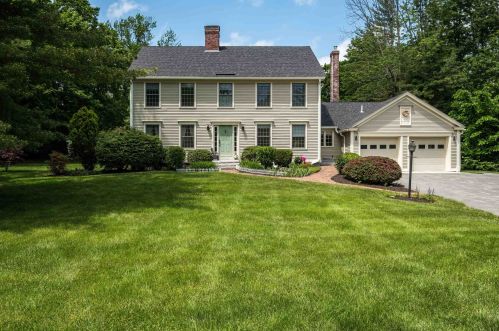 1 Briarwood Ln, Lee, NH 03824-2100