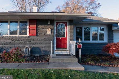 22 Cornelia Dr, Gloucester, NJ 08031-2037