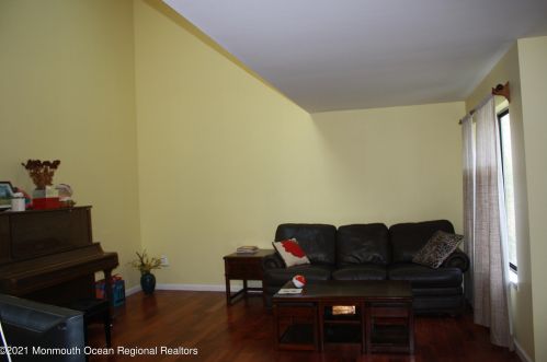 19 Clavendon Ct, Middletown NJ  07748-3534 exterior