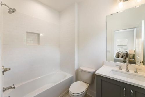 4015 Haverhill Dr, Atlanta GA  30342-3816 exterior