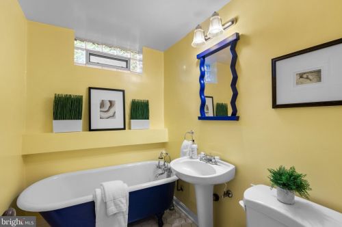 1118 Dl Dr, Silver Spring MD 20910-1601 exterior