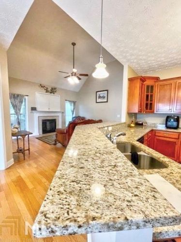 301 Nashua Dr, Lagrange, GA 30241-1718
