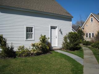 2 Union St, Guilford CT  06437-2709 exterior