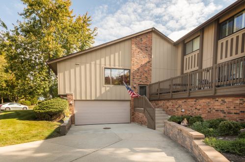 14 Portwine Rd, Willowbrook IL  60527-2226 exterior