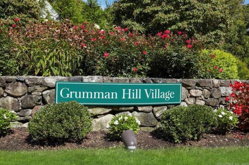 90 Village Ct, Wilton CT  06897-4547 exterior