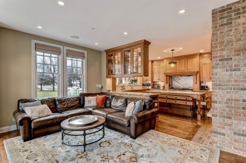 137 Oxford Ave, Willowbrook IL  60514-1151 exterior