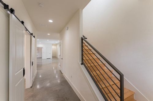 2504 13th St, Austin TX  78702-1810 exterior