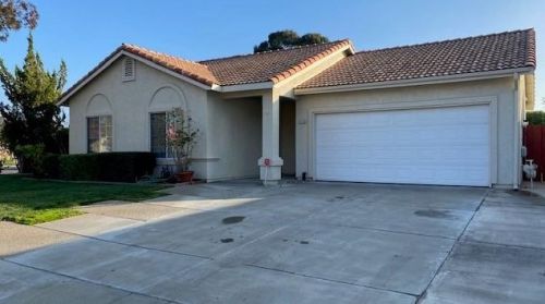 1745 San Simeone Way, Los Banos, CA 93635-2820