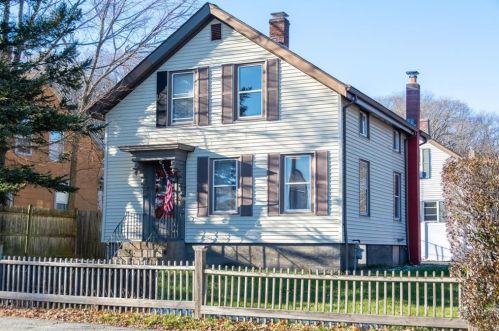 179 Walker St, Lincoln, RI 02865-2514