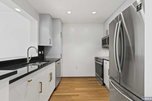 2408 City Pl, Edgewater NJ  07020-3141 exterior