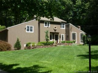 7 Laurel Ln, Simsbury, CT 06070-1515