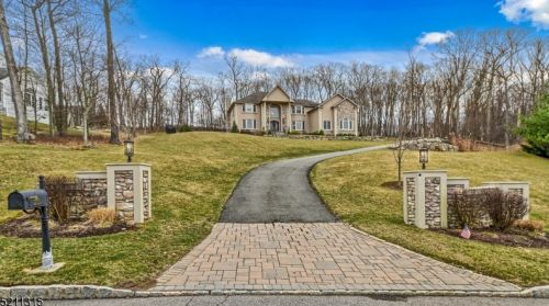 235 Glen Rd, Kinnelon, NJ 07405-2740