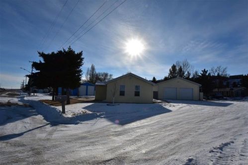 141 Ida Ave, Burlington, ND 58722-2211
