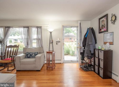 2106 Lyndell Dr, Lancaster PA  17601-5728 exterior