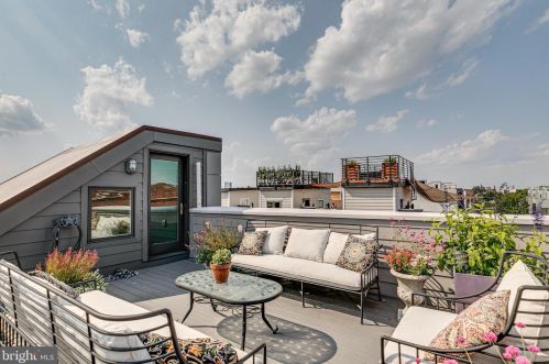 720 4 St, Philadelphia PA 19147-3127 exterior