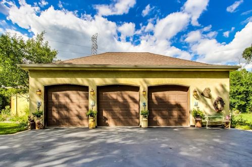 8901 Maple Ave, Willowbrook IL 60527-6469 exterior