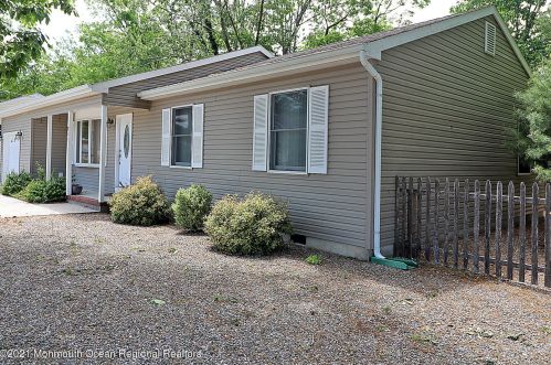 810 Arlington Ave, Lacey, NJ 08731-1149