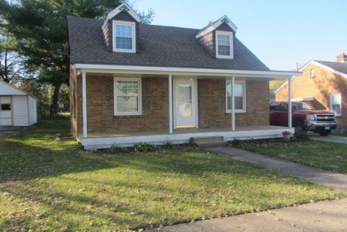 225 Sabin St, Sycamore, IL 60178-1555