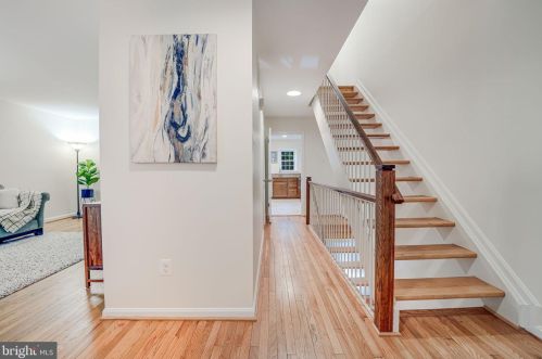 2111 Golf Course Dr, Herndon, VA 20191-3803