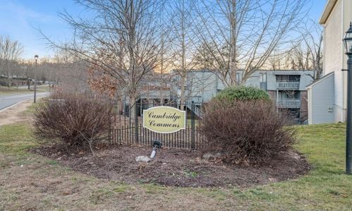 409 Cambridge Cmns, Middletown CT  06457-5853 exterior