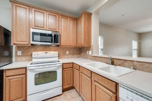 7225 Rembrandt Dr, Plano TX  75093-8428 exterior