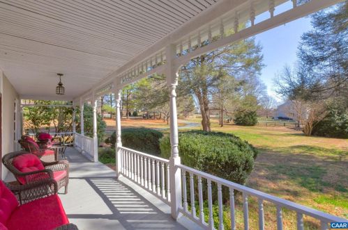 1900 Cobblestone Ln, Charlottesville, VA 22901-9435