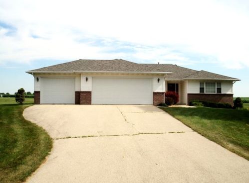 305 10th St, Milledgeville, IL 61051-9107